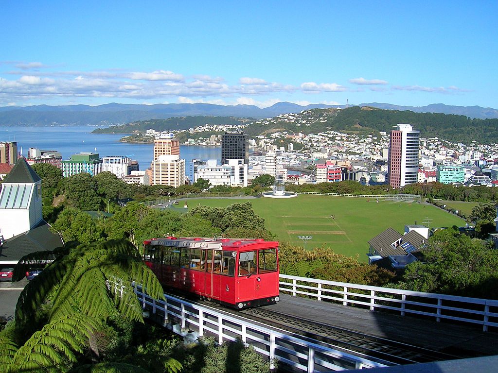 1024px-Wellington_NZ-cablecar-topview