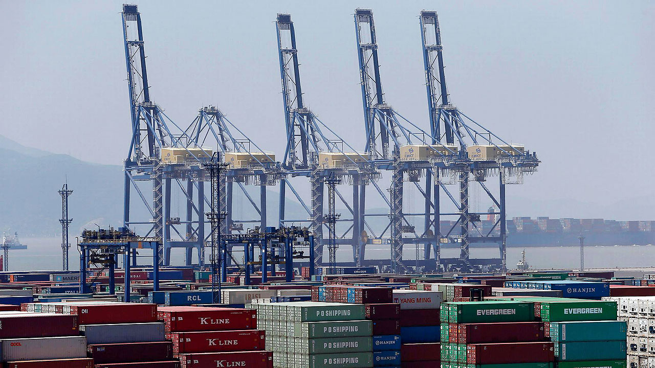 China-port-shipping-container