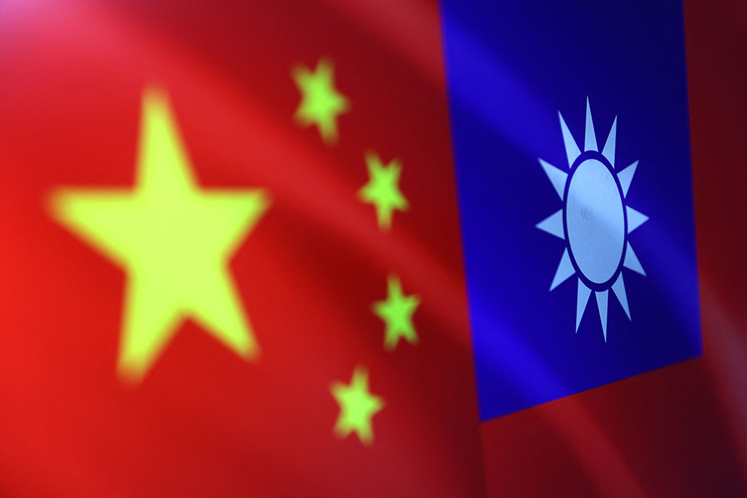 China-Taiwan-Flags