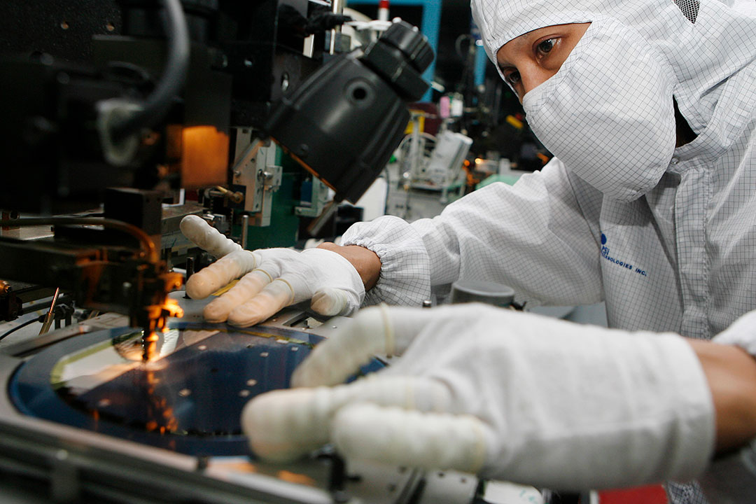 electronics-worker