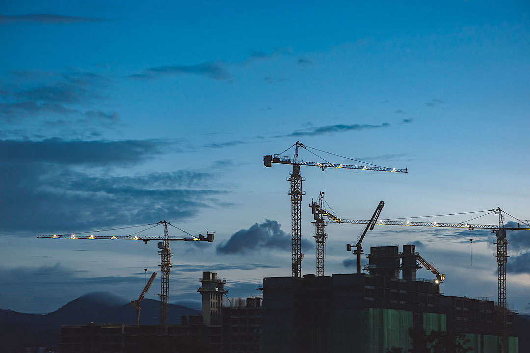 cranes-Building---ej-yao-unsplash
