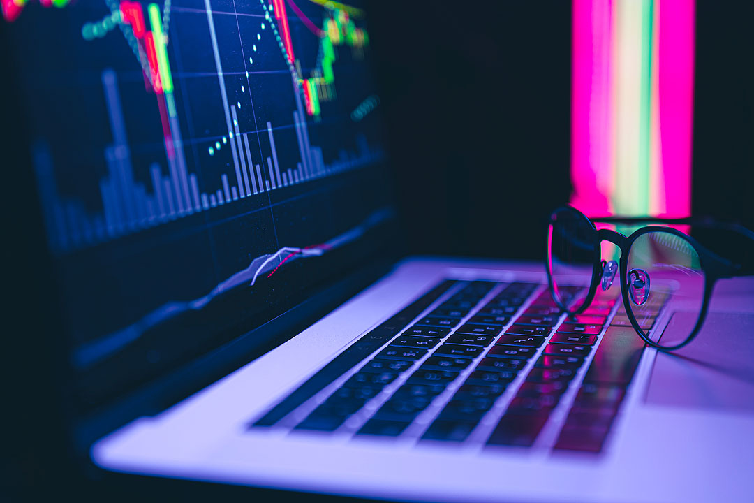 laptop-stocks-bonds-1