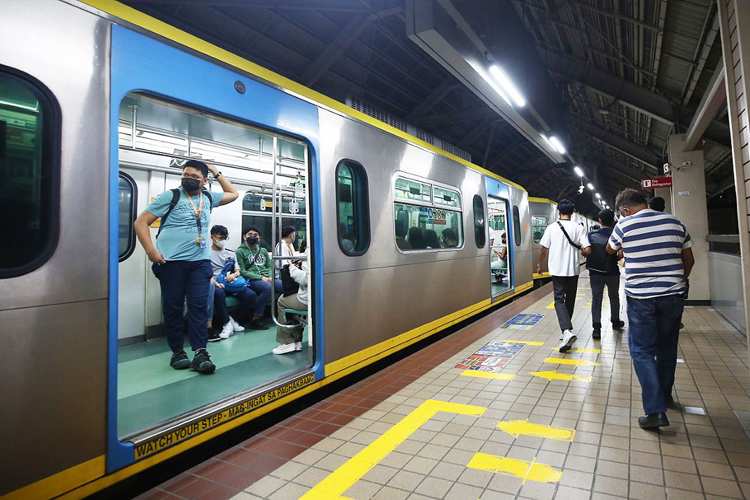 LRT-train-PHILSTAR-MIGUEL-DE-GUZMAN