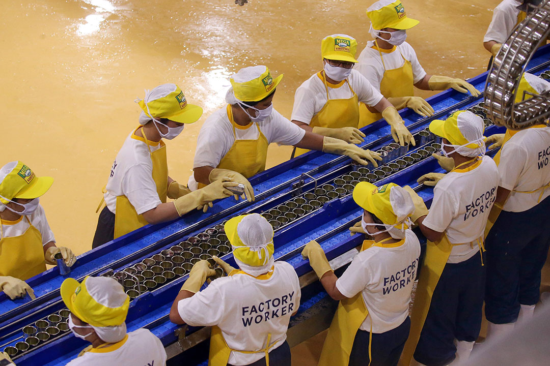 MegaSardines-factory-workers-wc